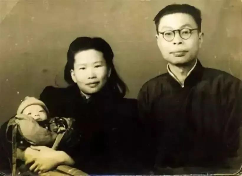 1949年，李白烈士遗体发现时，留下的一张老照片，让人潸然泪下！