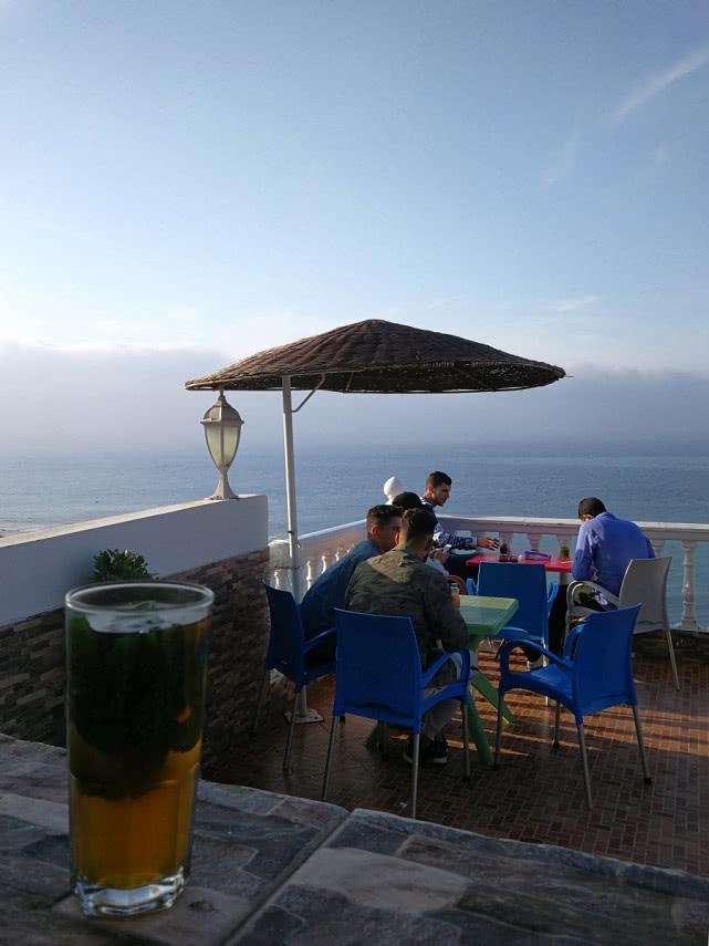 摩洛哥丹吉尔，酷似非洲地图的大力神洞，海鸥在索马里交头接耳