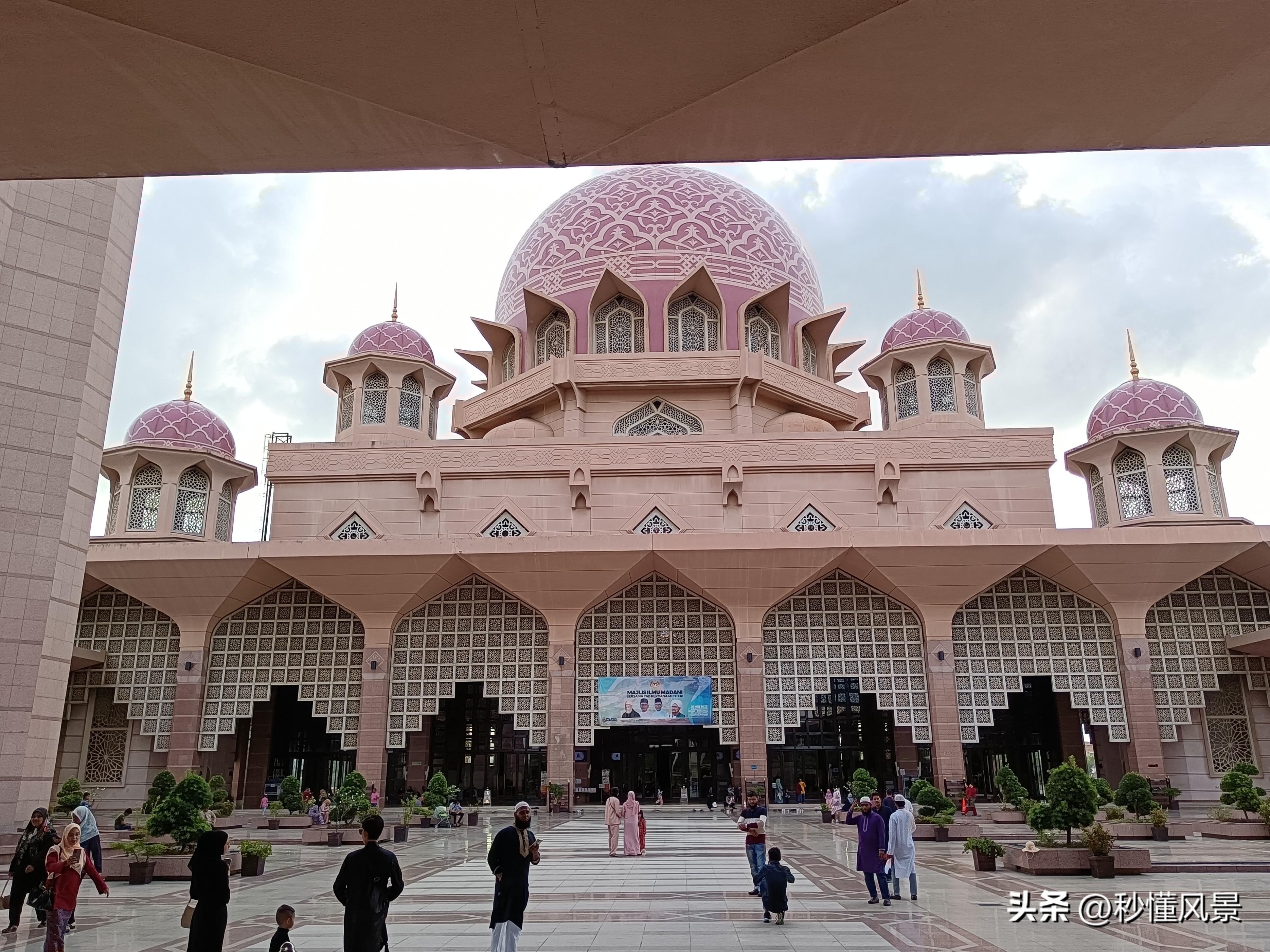 马来西亚，东南亚最大的水上清真寺，不要门票藏于吉隆坡，遛娃拍照好去处！